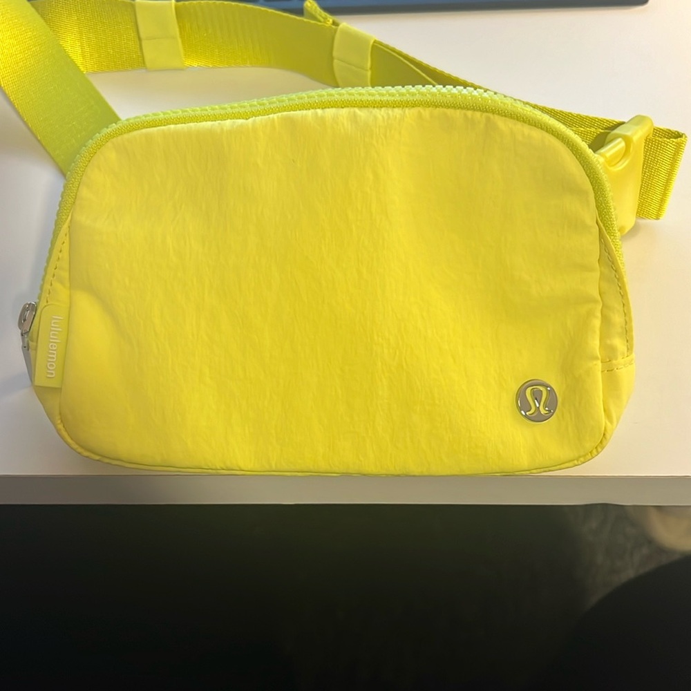 Lululemon Everywhere Belt Bag Neon Yellow